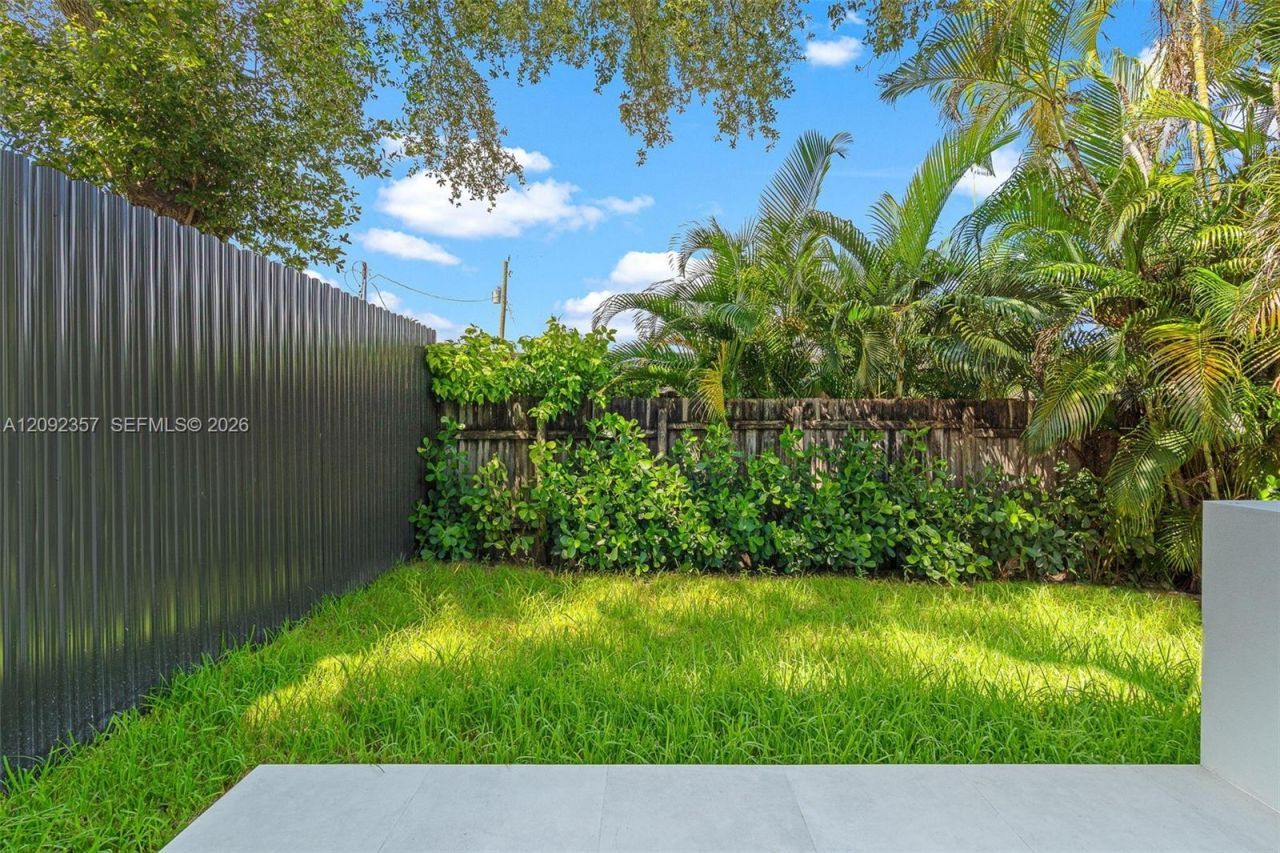 3453 NW 4th St , Miami, FL 33125 Photo