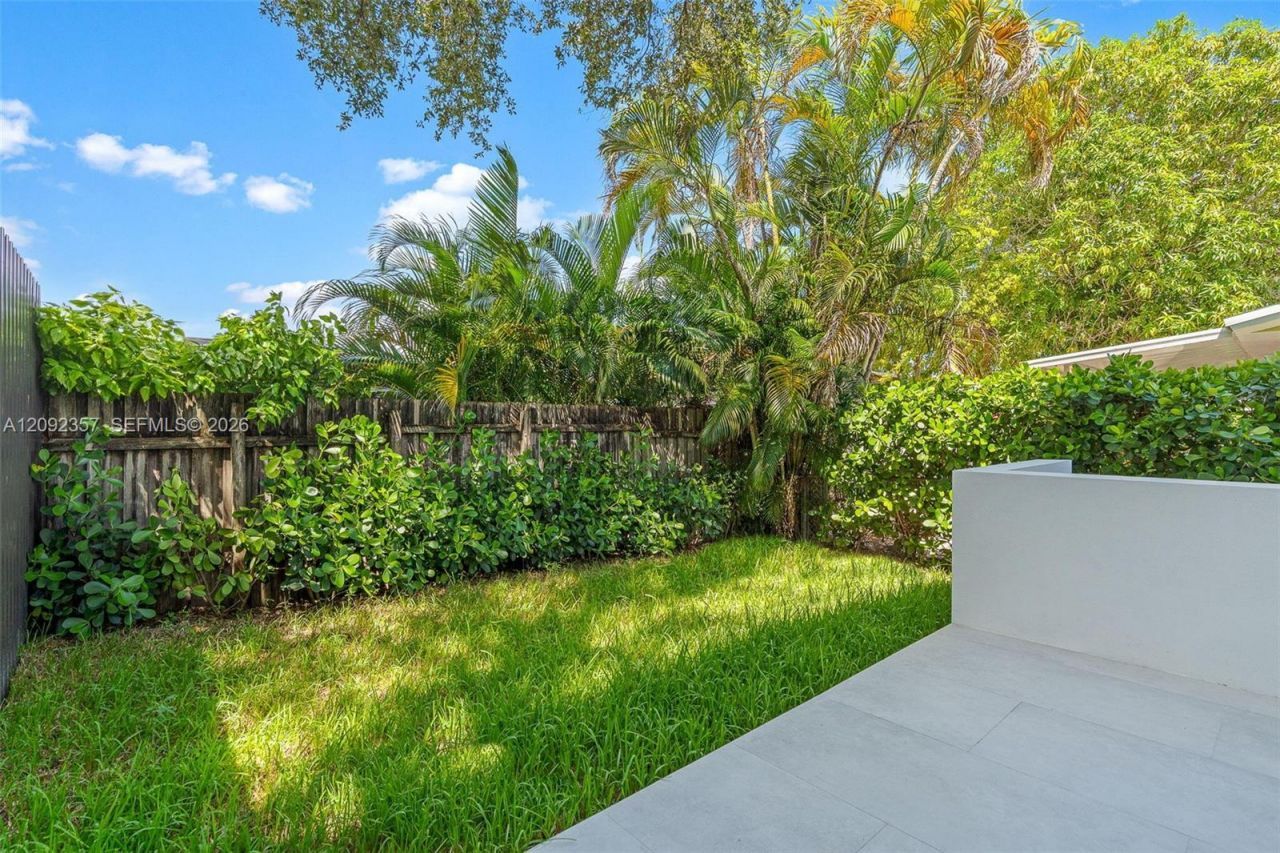 3453 NW 4th St , Miami, FL 33125 Photo