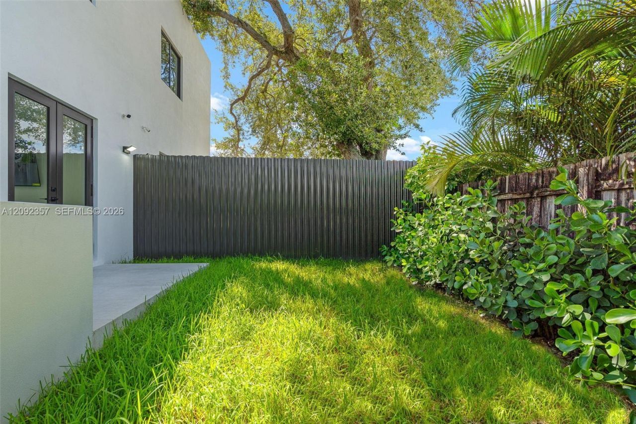 3453 NW 4th St , Miami, FL 33125 Photo