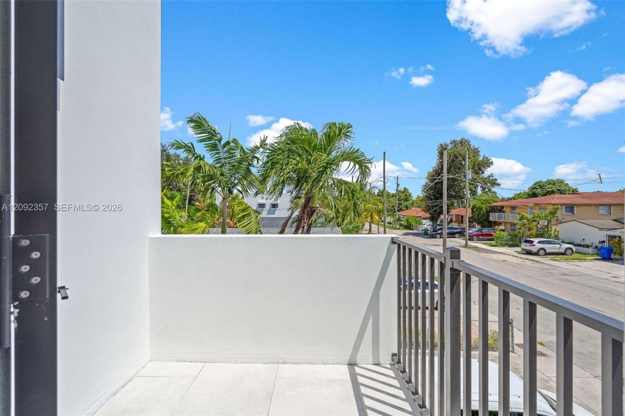 3453 NW 4th St , Miami, FL 33125 Photo