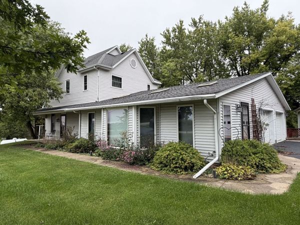 2472 W Red Oak Rd, FREEPORT, IL 61032