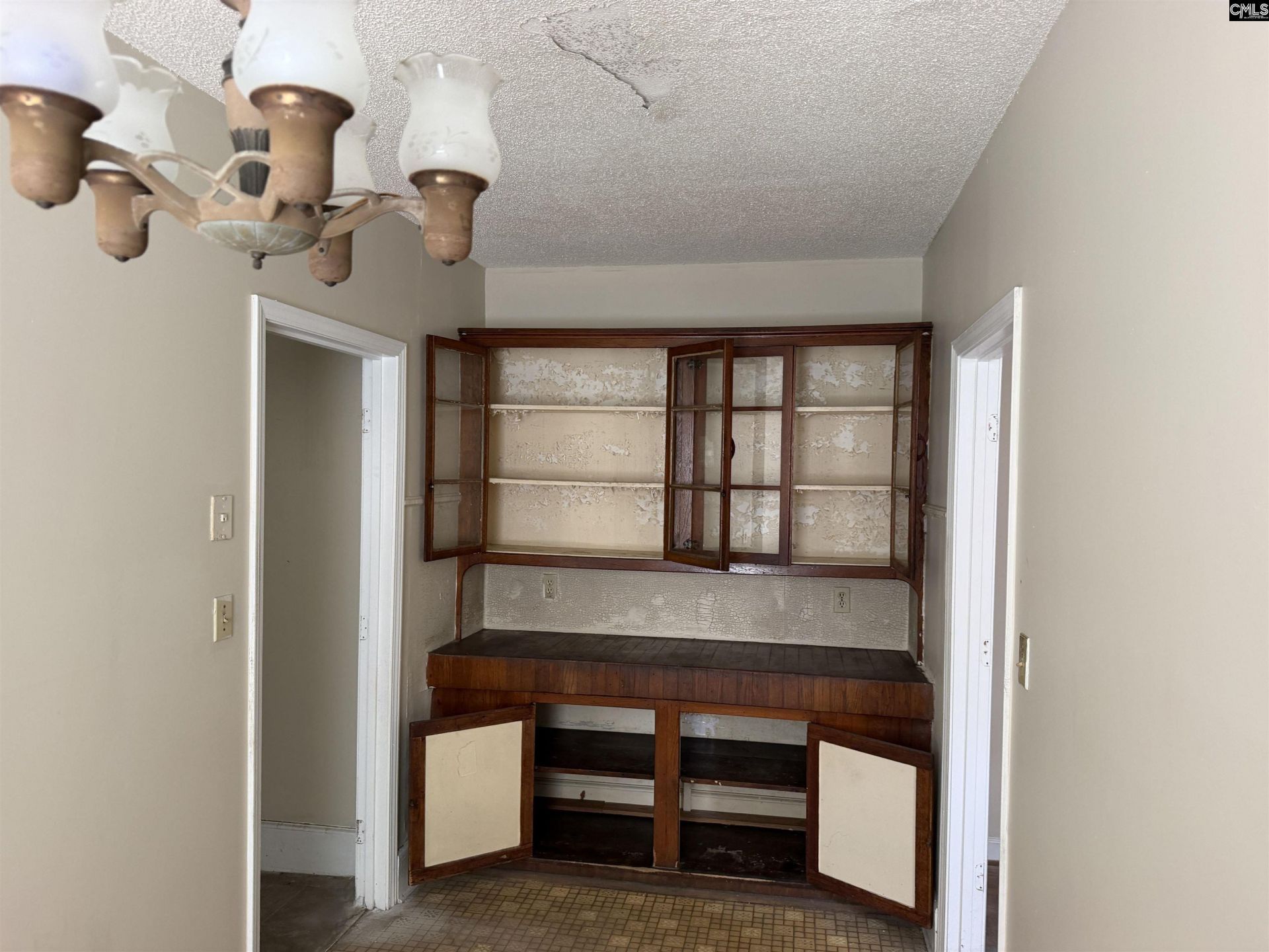 2199 Russell Street Photo 10