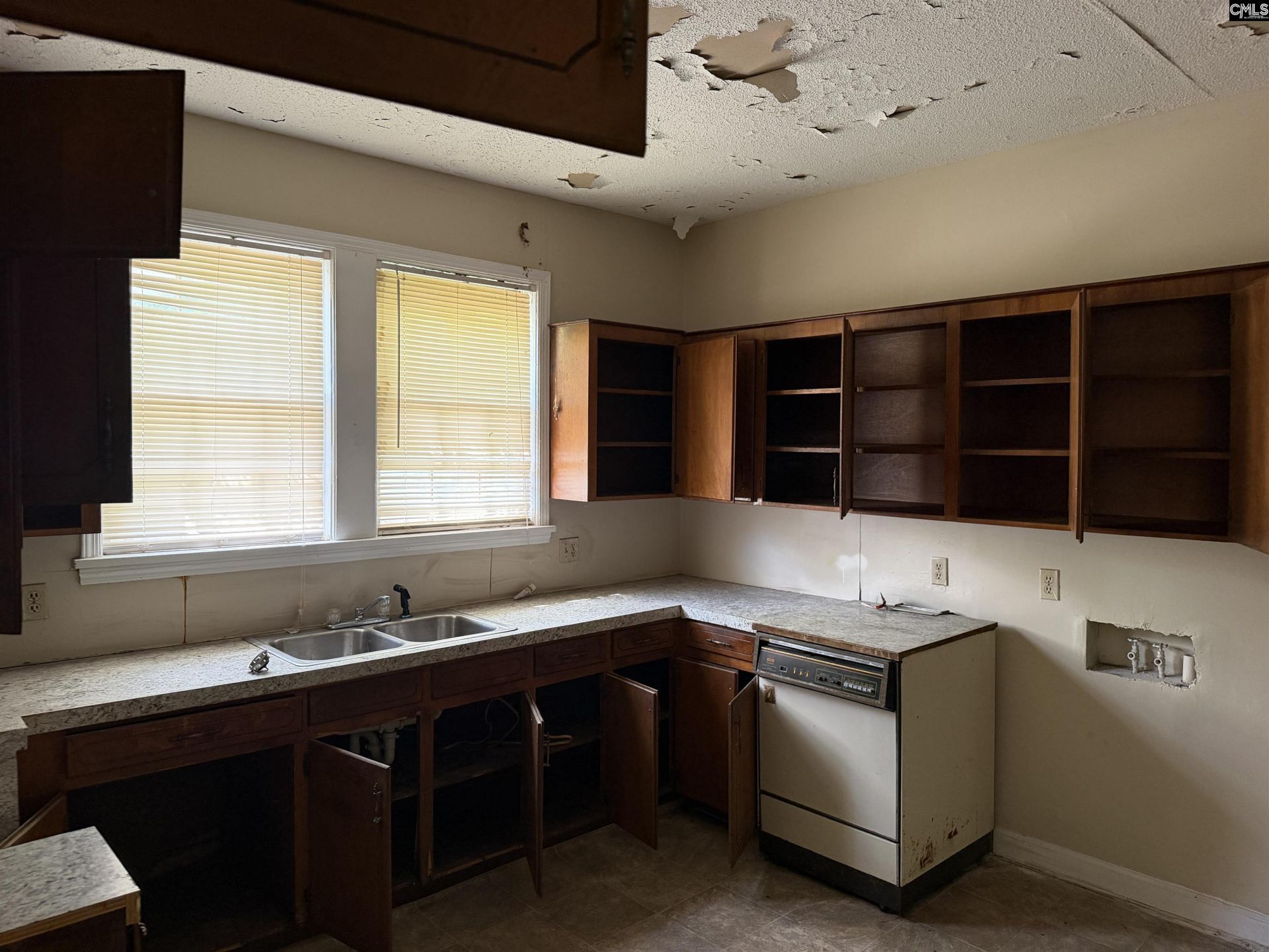 2199 Russell Street Photo 11