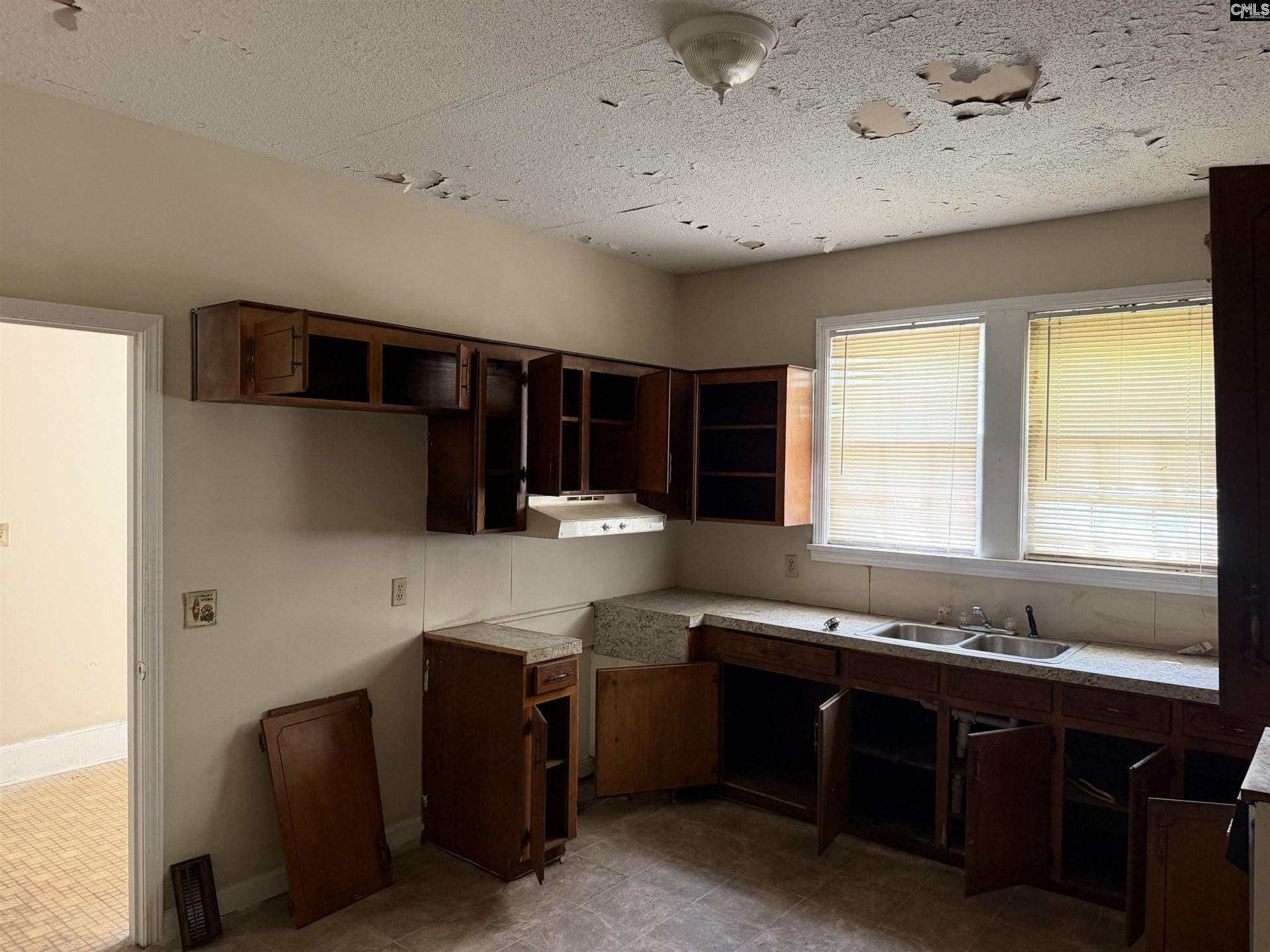 2199 Russell Street Photo 12