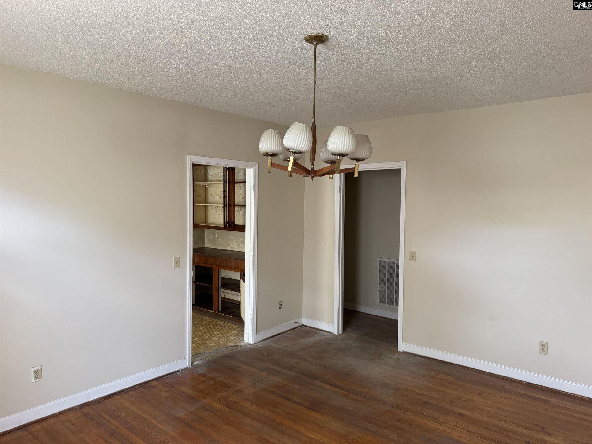 2199 Russell Street Photo 4