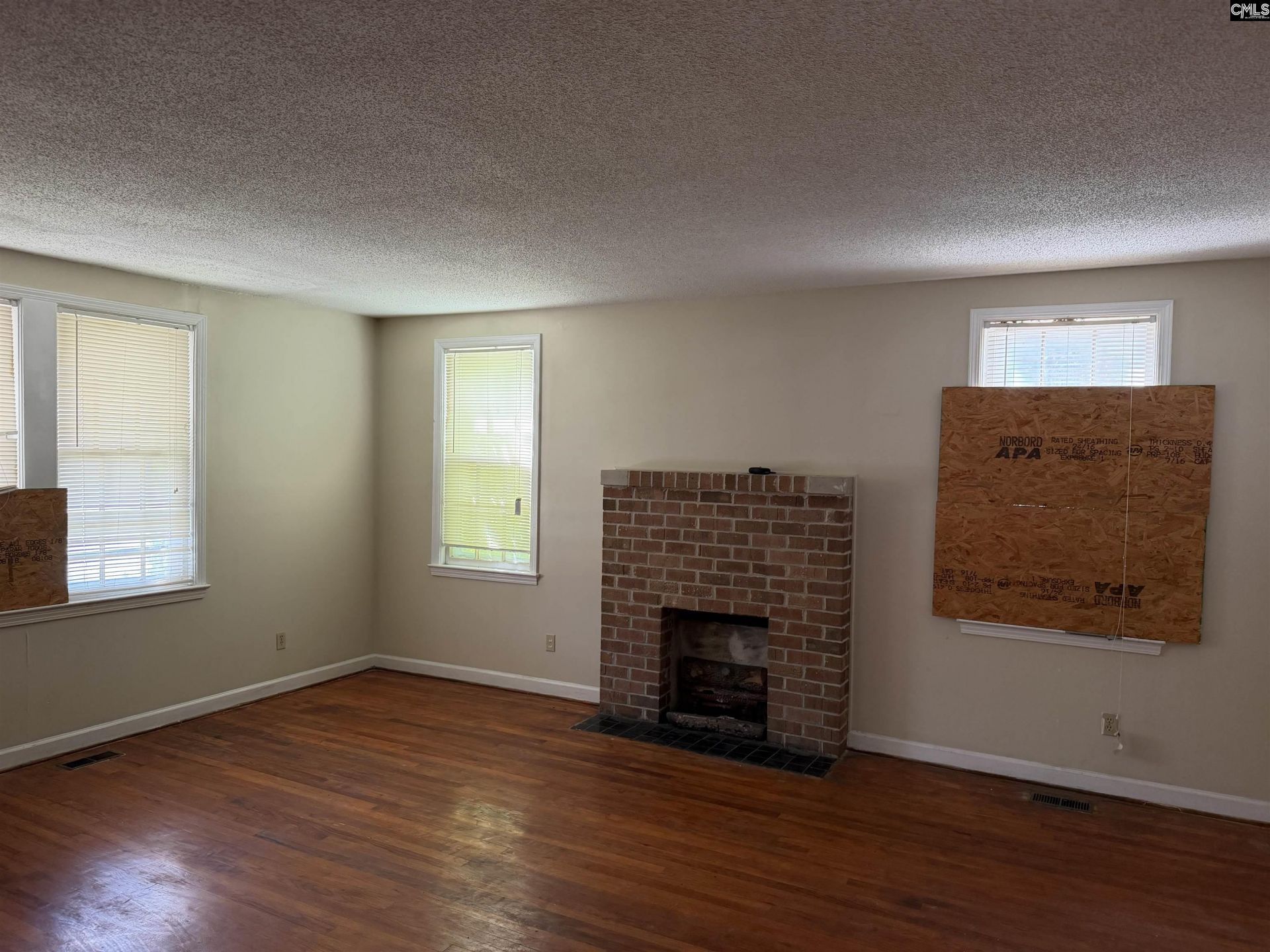2199 Russell Street Photo 5