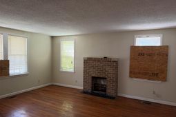 2199 Russell Street photo 4