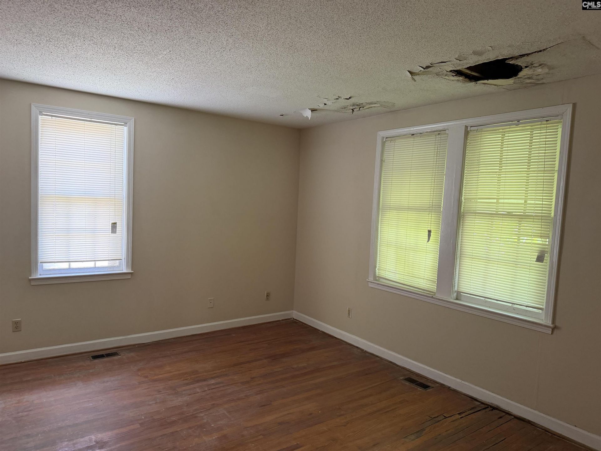 2199 Russell Street Photo 7