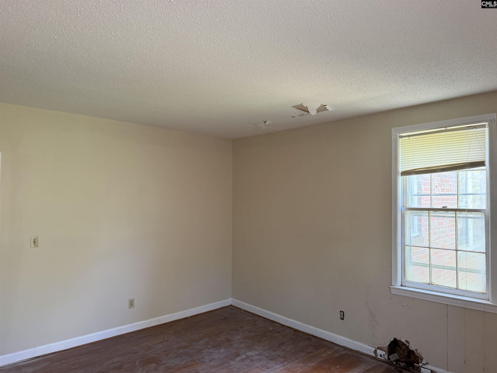 2199 Russell Street Photo 8