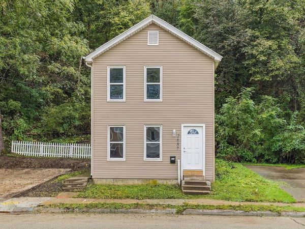 2687 Central Avenue, Dubuque, IA 52001