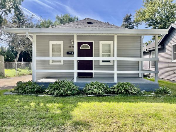 2025 De Hoop Avenue SW, Wyoming, MI 49509