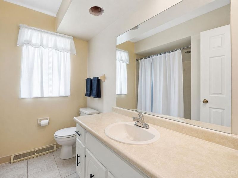 7941 Hunters Ridge Drive, West Chester, OH 45069 Photo 7