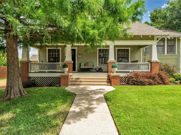 300 W College Street, Grapevine, TX 76051