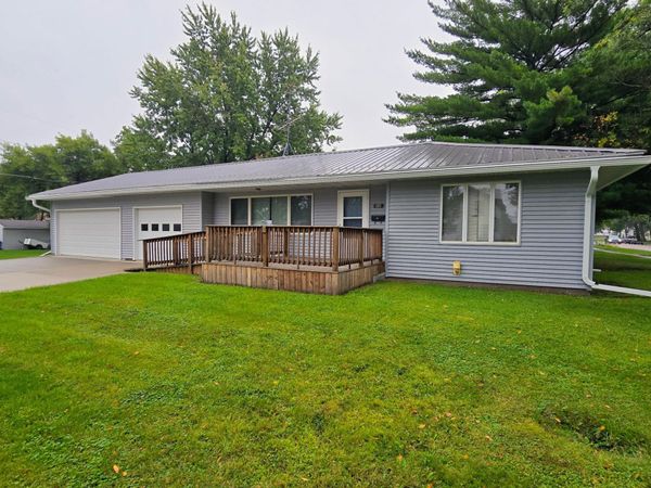101 9th Avenue NW, Pipestone, MN 56164