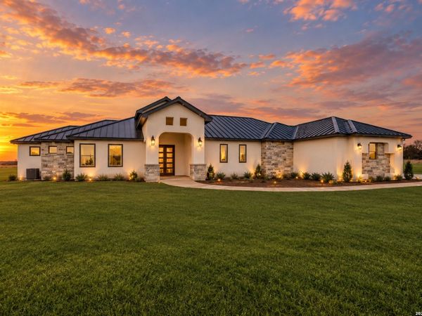 202 Venado Oak, Castroville, TX 78009