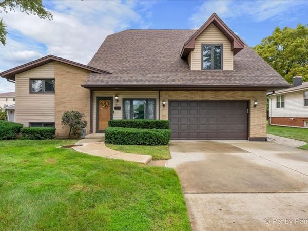 24 W Devon Avenue, Roselle, IL 60172