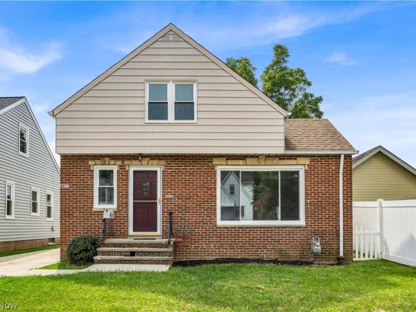 6911 Farnsworth Drive, Parma, OH 44129