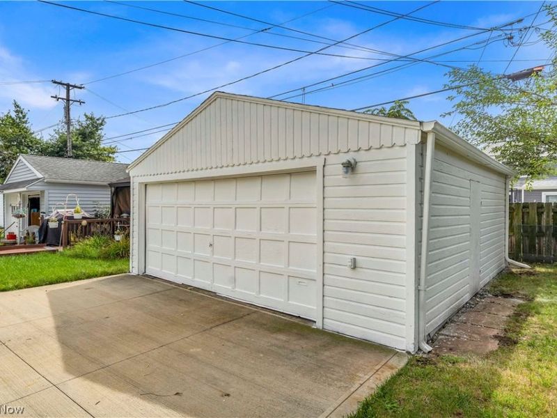 6911 Farnsworth Drive, Parma, OH 44129 Photo 24