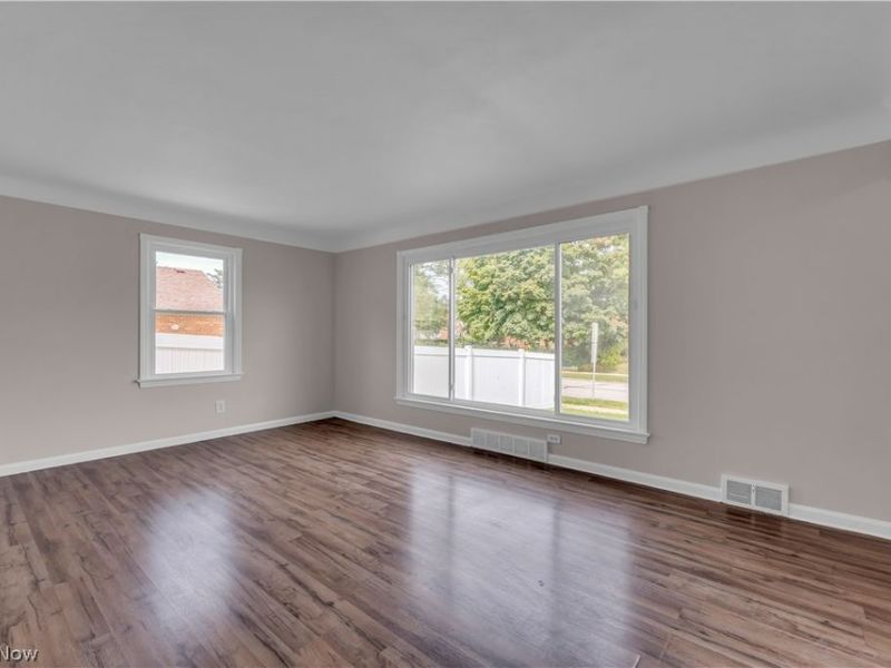 6911 Farnsworth Drive, Parma, OH 44129 Photo 5