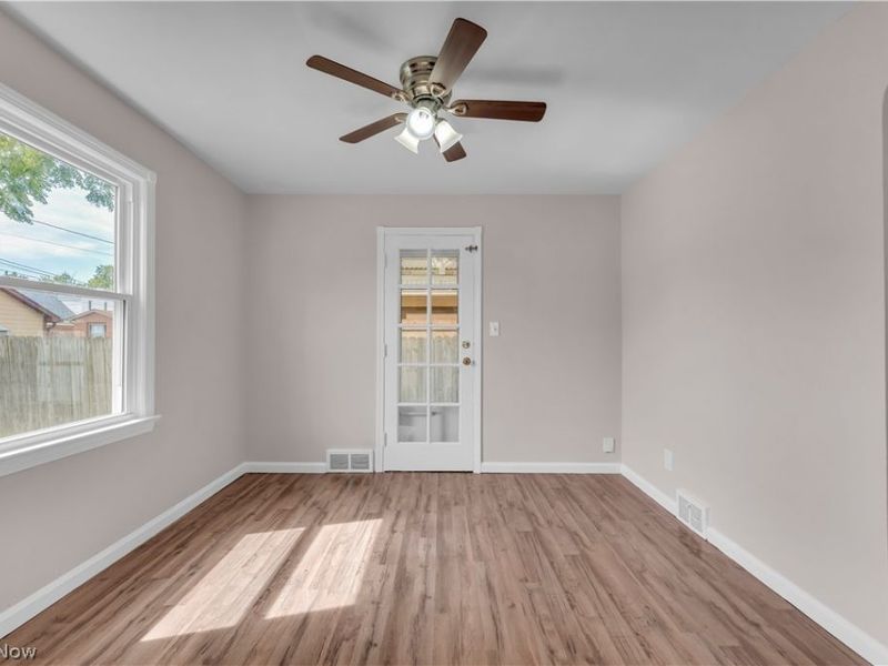 6911 Farnsworth Drive, Parma, OH 44129 Photo 7