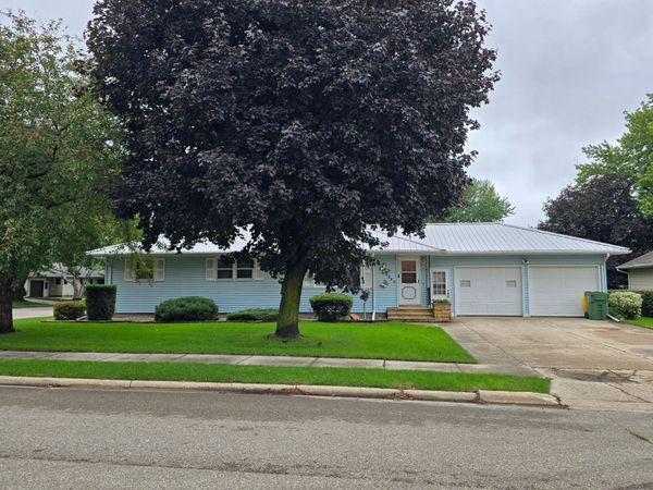 1112 6th Avenue SW, Pipestone, MN 56164