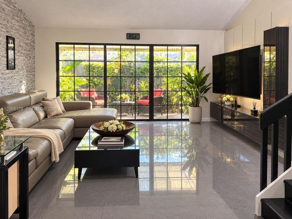 1443 Amanda St , Hollywood, FL 33020