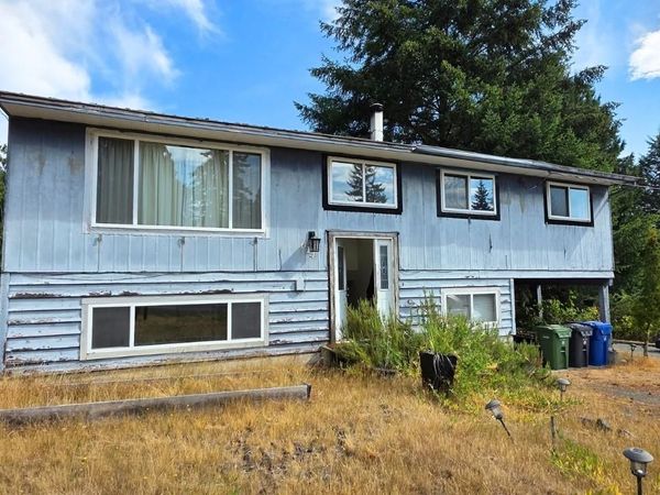 614 Seventh St , Nanaimo, BC V9R 1G2