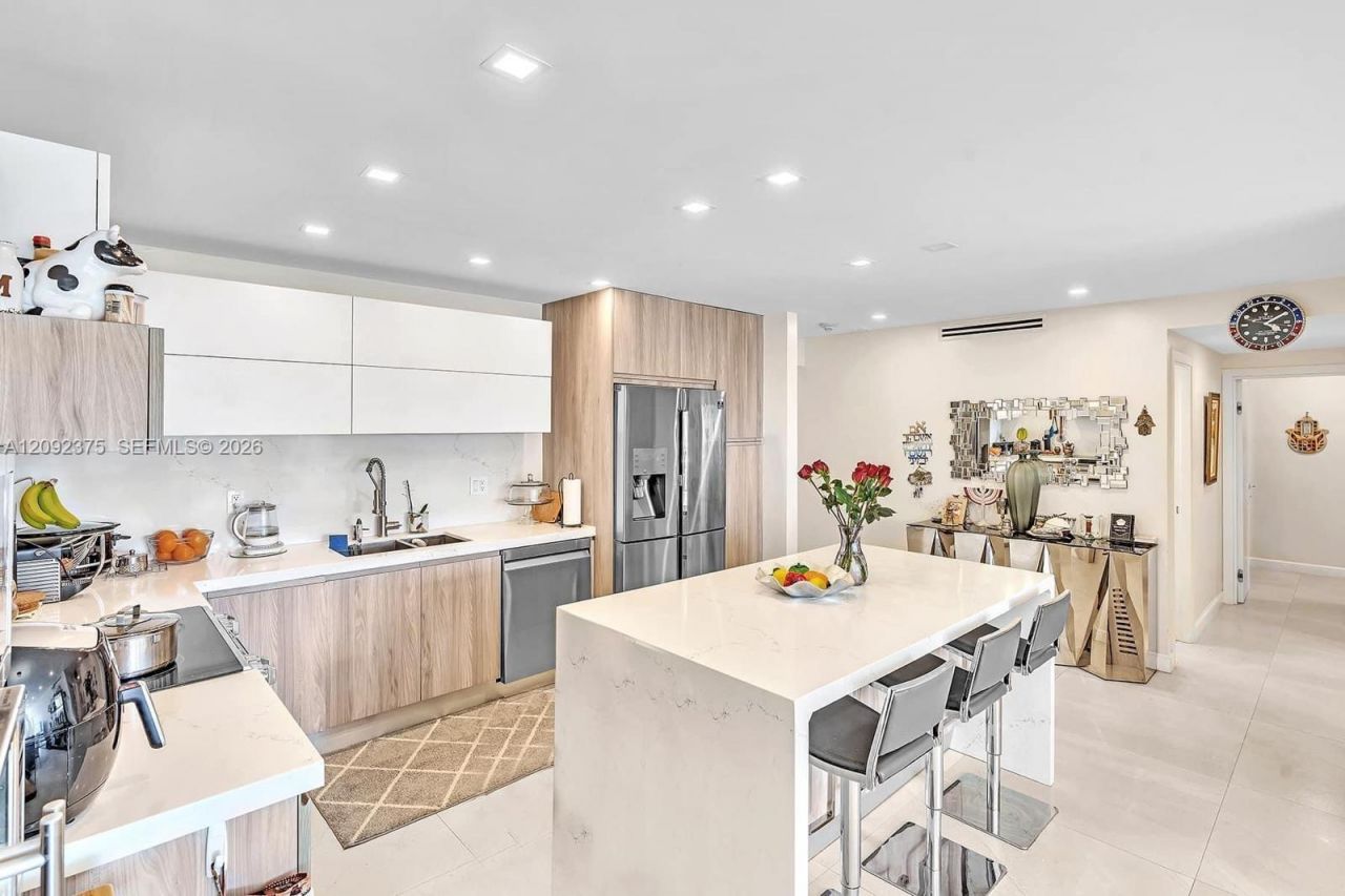 19390 Collins Ave , Unit 421, Sunny Isles Beach, FL 33160 Photo
