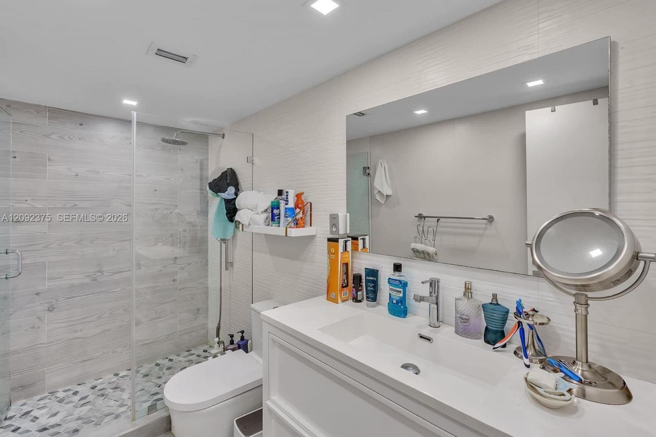 19390 Collins Ave , Unit 421, Sunny Isles Beach, FL 33160 Photo