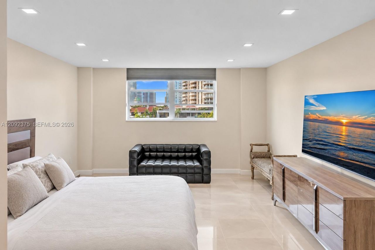 19390 Collins Ave , Unit 421, Sunny Isles Beach, FL 33160 Photo