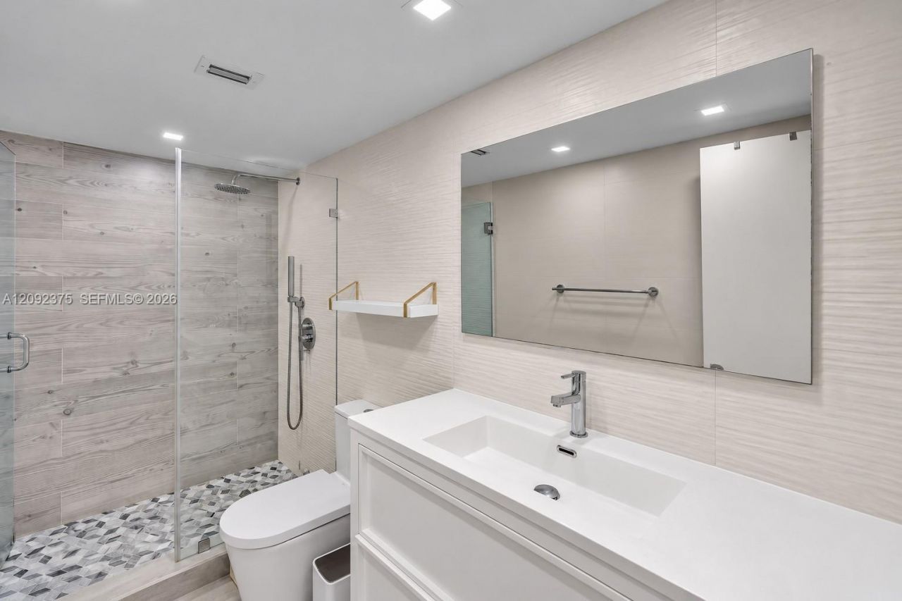 19390 Collins Ave , Unit 421, Sunny Isles Beach, FL 33160 Photo