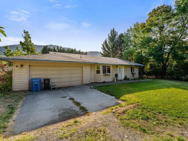 355 Cheslock Road, Grants Pass, OR 97527