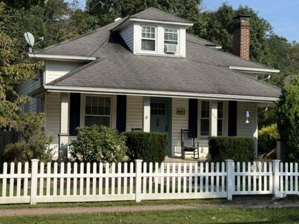 1002 Harrison St, Frenchtown, NJ 08825