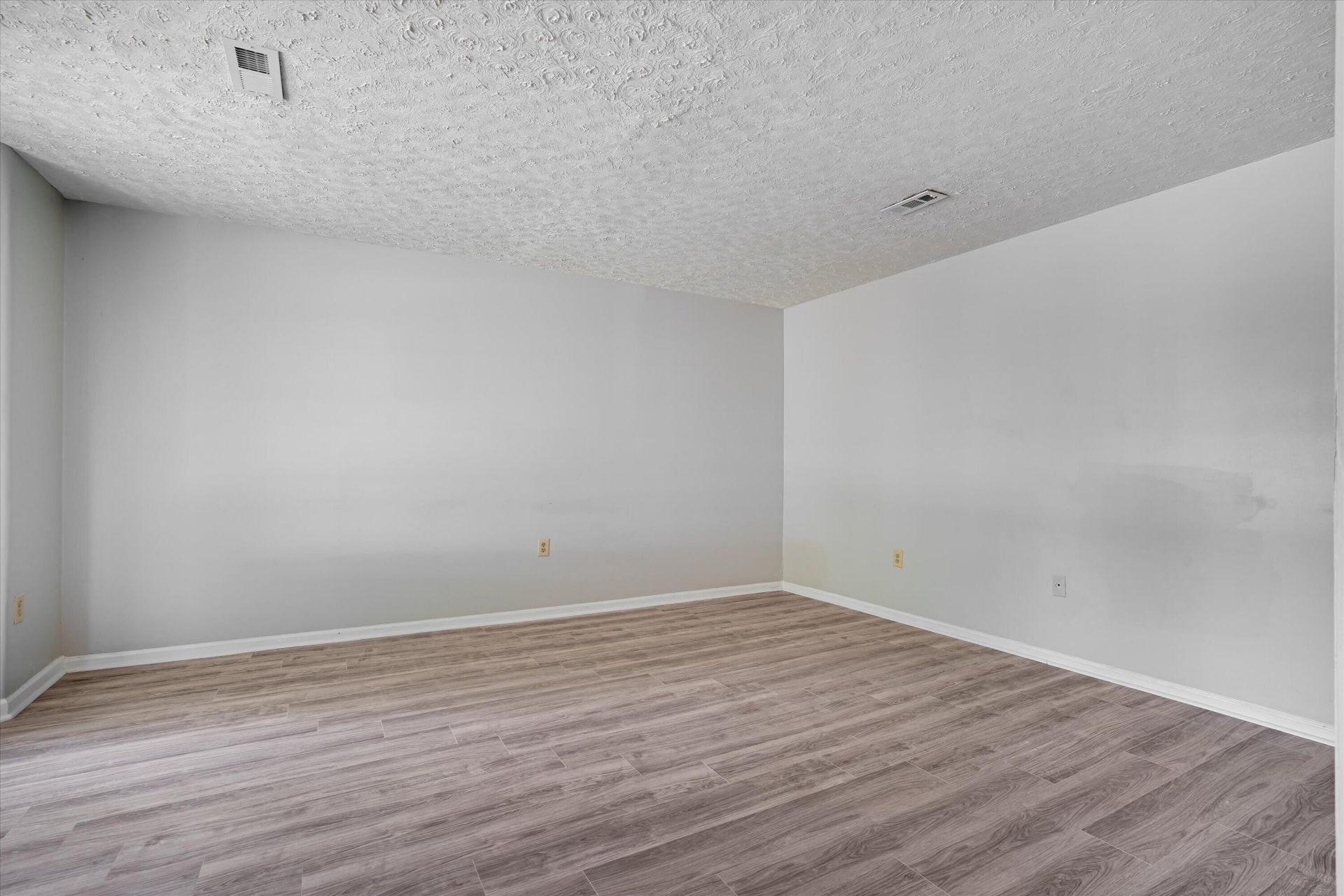 5583 Fowler Drive Photo 7