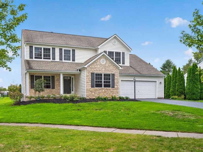 7214 Eventrail Drive, Powell, OH 43065 Photo 2