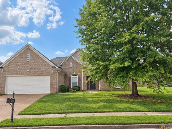 5929 Richard Place Drive, Horn Lake, MS 38637