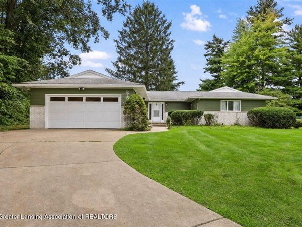 5755 Green Road, Haslett, MI 48840