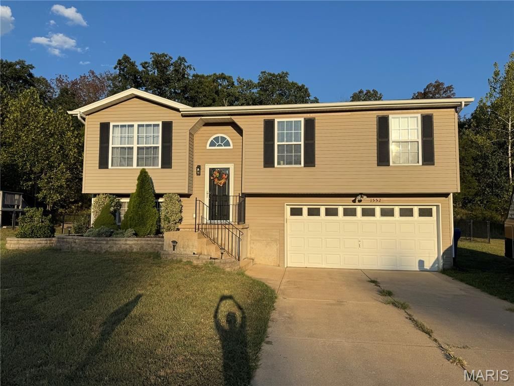 1552 St. Charles Dr, Hillsboro, MO 63050 Main Photo