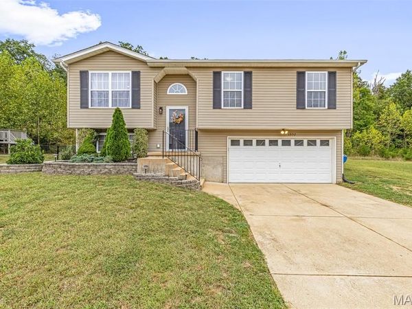 1552 St. Charles Dr, Hillsboro, MO 63050