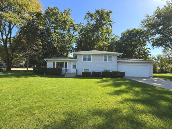 955 Silver Lake Road, Cary, IL 60013