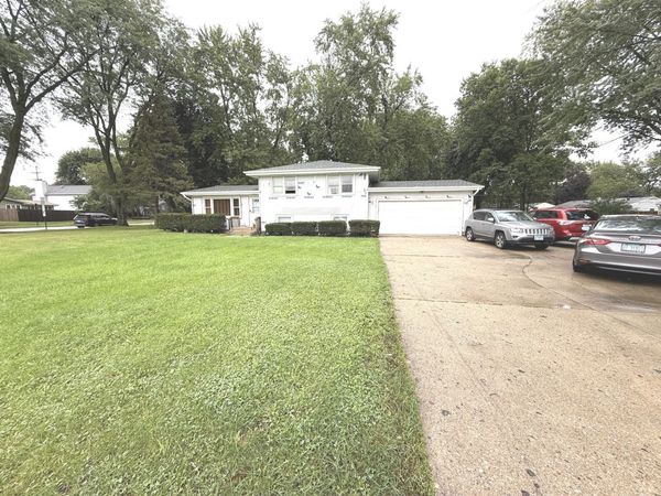 955 Silver Lake Road , Cary, IL 60013