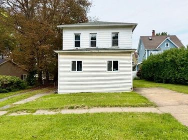 13 Seymour Street, Auburn, NY 13021