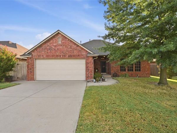 4220 Kensington Drive, Moore, OK 73160