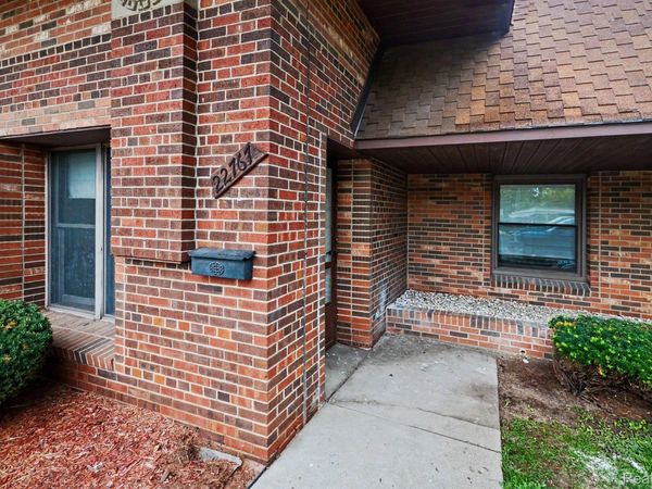 22767 Garfield Street, Unit 16, St Clair Shores, Mi 48082
