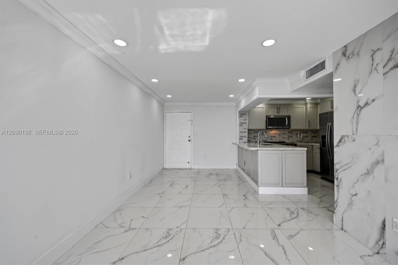 8075 NW 7th St, Unit 503, Miami, FL 33126 Photo