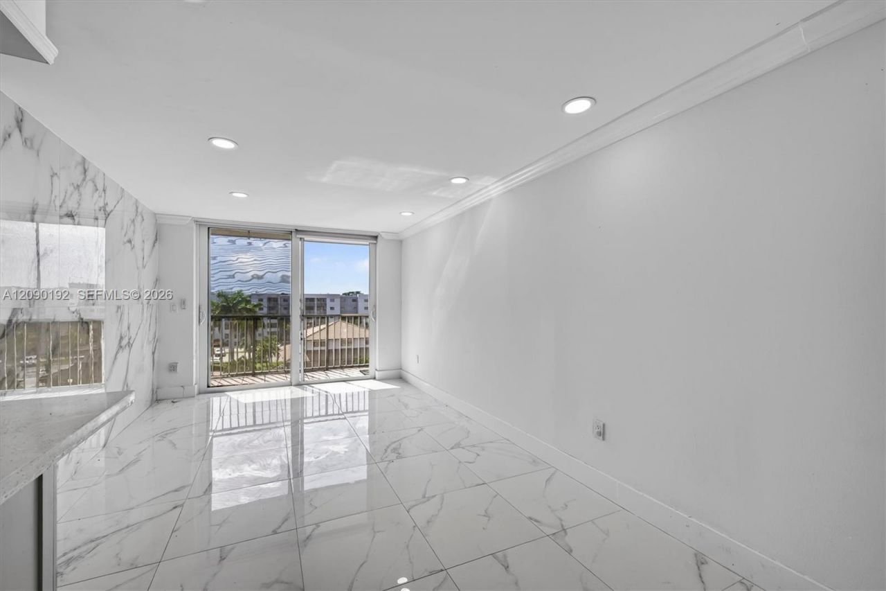 8075 NW 7th St, Unit 503, Miami, FL 33126 Photo