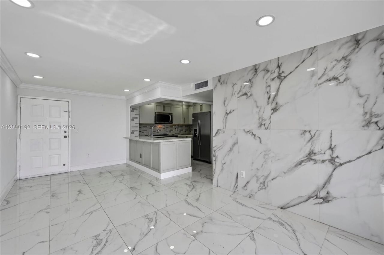 8075 NW 7th St, Unit 503, Miami, FL 33126 Photo