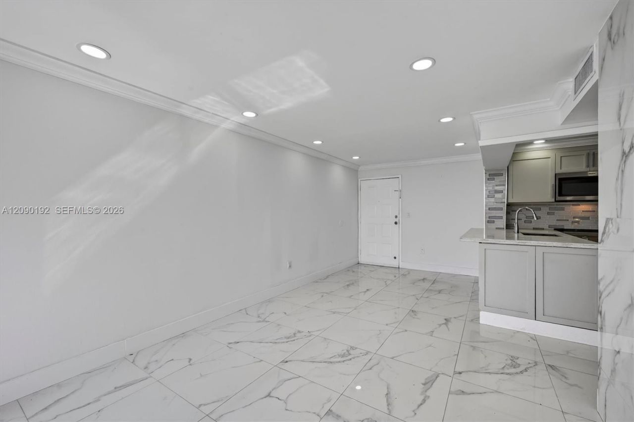 8075 NW 7th St, Unit 503, Miami, FL 33126 Photo