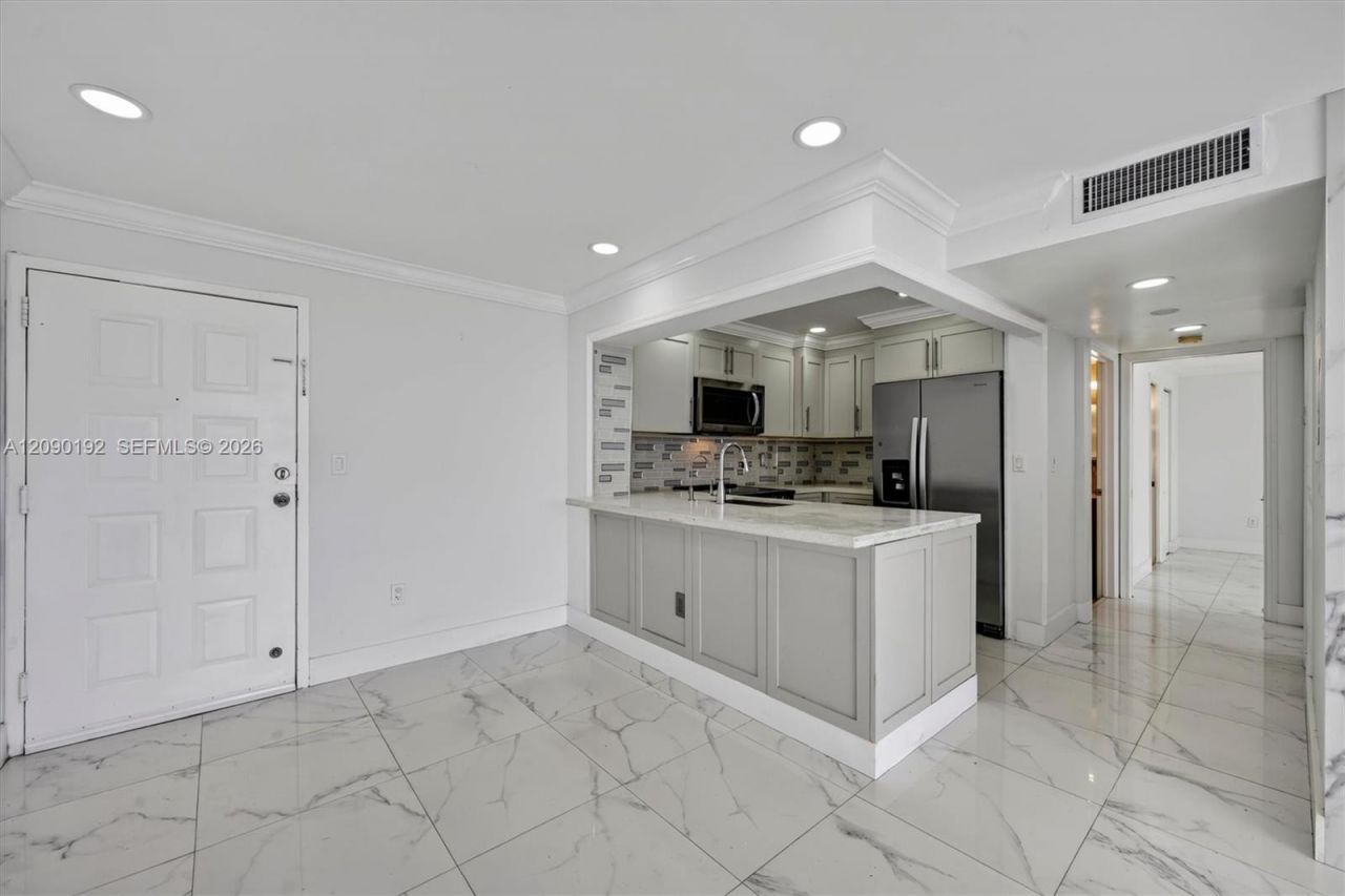 8075 NW 7th St, Unit 503, Miami, FL 33126 Photo