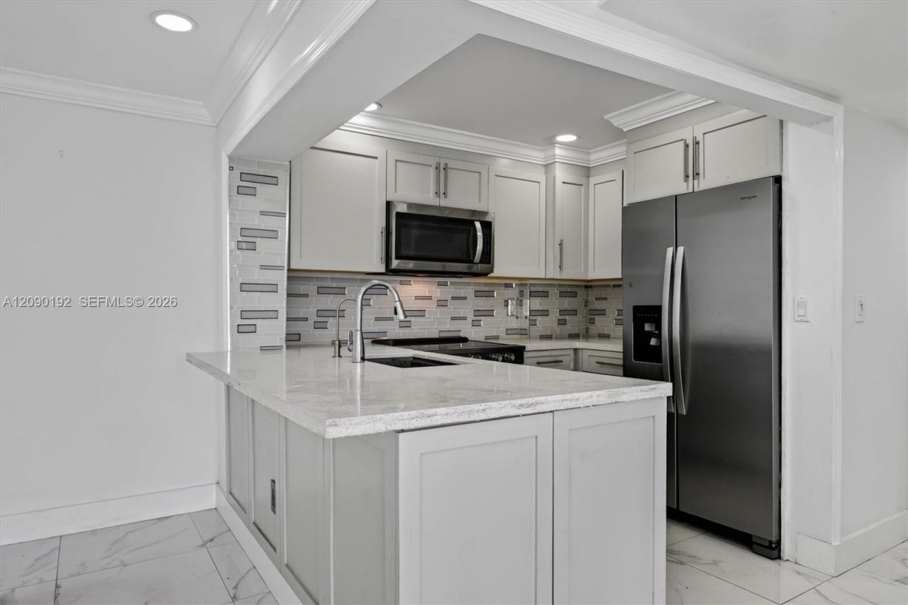 8075 NW 7th St, Unit 503, Miami, FL 33126 Photo